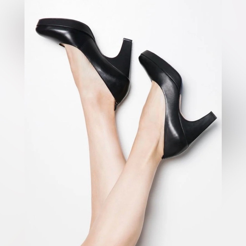 Dr. Liza black pump
